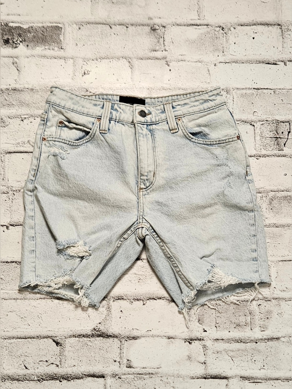 Rolla’s EZY Straight Denim Shorts Mens 29 Light Wash Distressed Raw Hem